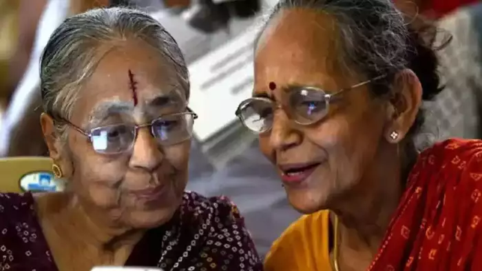 சீனியர் சிட்டிசன்களுக்கு ஜாக்பாட்…. மத்திய அரசின் சூப்பரான திட்டம் இதோ…!!