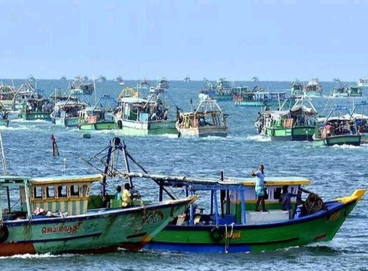 JUST IN: தொடரும் அட்டூழியம்…! எல்லை தாண்டி மீன்பிடித்ததாக கூறி தமிழக மீனவர்கள் 8 பேர் கைது….!!!