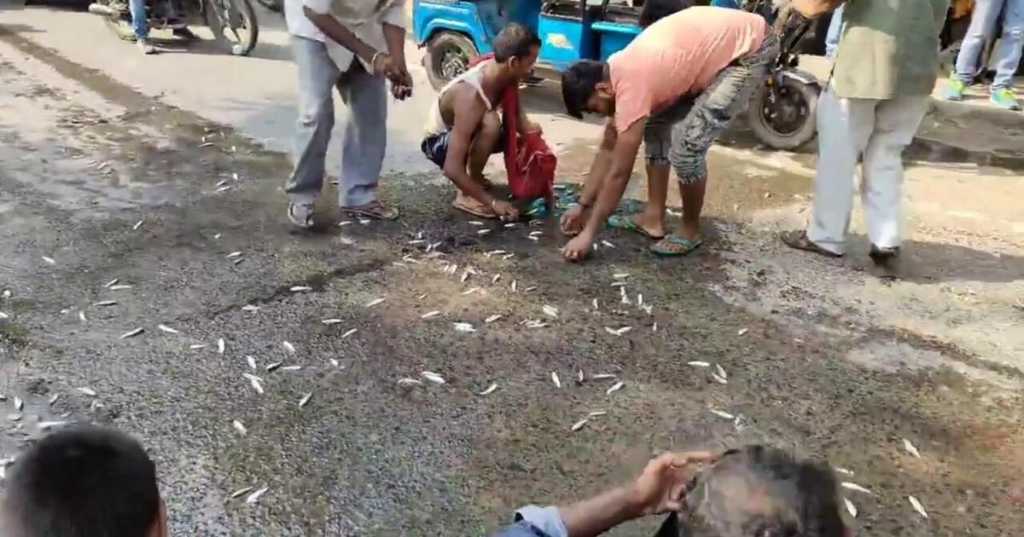 கட்ட பை தான் சின்னதா போச்சி…!! நம்ம கதையை நம்ம பார்ப்போம்..! காற்றில் பறந்த மனிதநேயம்..!