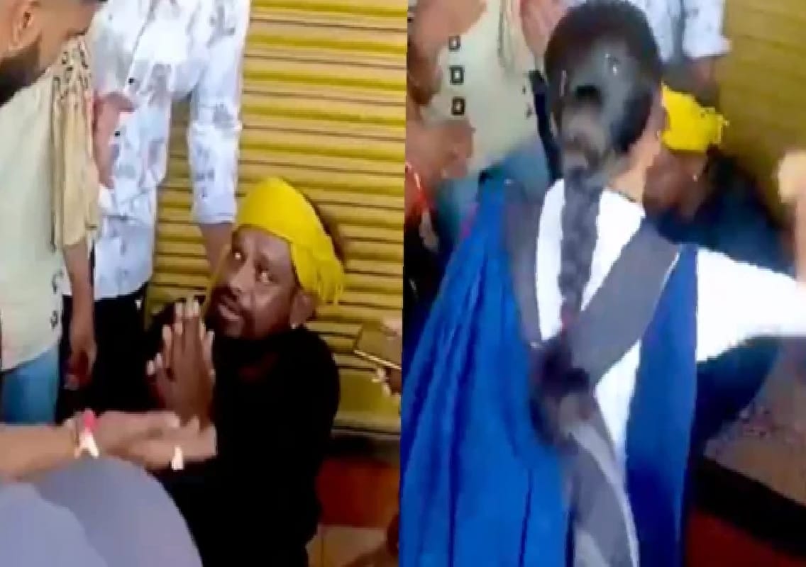 வேண்டாம்…! விட்டுருங்க… கையெடுத்து கும்பிட்ட ஆட்டோ ஓட்டுனர்…. நடுரோட்டில் வெளுத்து வாங்கிய பள்ளி மாணவிகள்… வைரல் வீடியோ!…!!