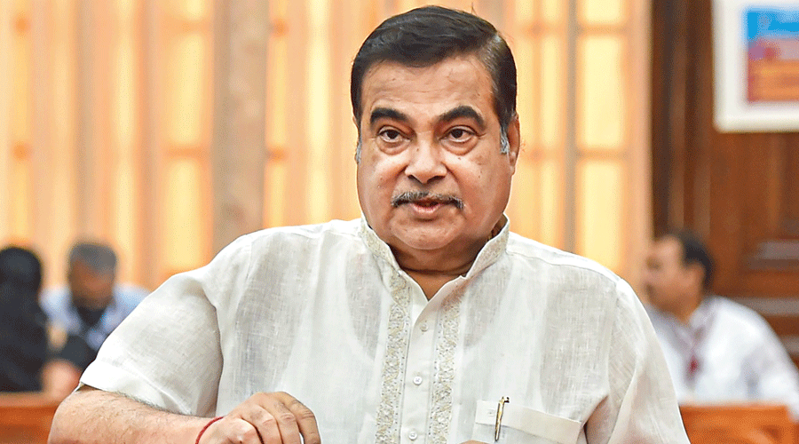 எவ்ளோ தான் அபராதம் விதிக்கிறது…. ஒரு பயனும் இல்லை…. நிதின்கட்கரி ஆதங்கம்…!!!!