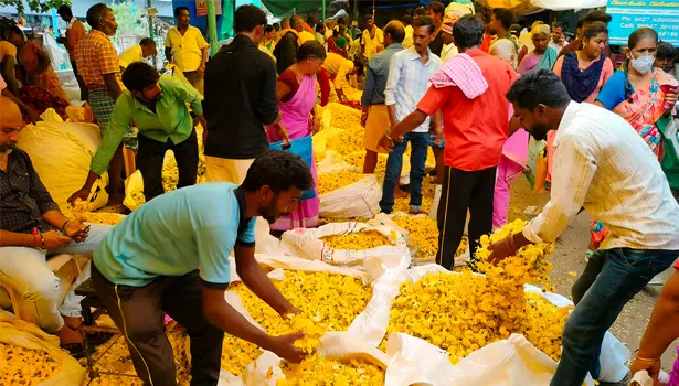 BREAKING: தமிழகத்தில் இன்று ஒரே நாளில்… பூக்களின் விலை கிடுகிடு உயர்வு….!!!!
