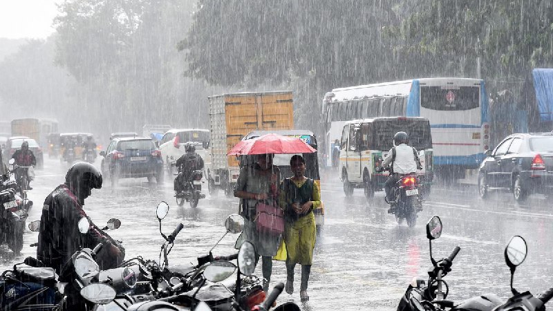 தமிழ்நாட்டில் இன்று முதல் கனமழை வெளுத்து வாங்கும்… காலையிலேயே வந்தது அலர்ட்..!!