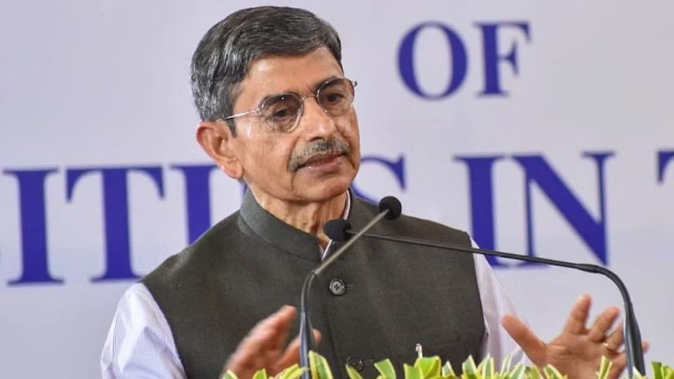 தமிழ்நாட்டில் பிஎச்டி படிப்பு தரமில்லை… ஆளுநர் ரவி பரபரப்பு குற்றசாட்டு..!!