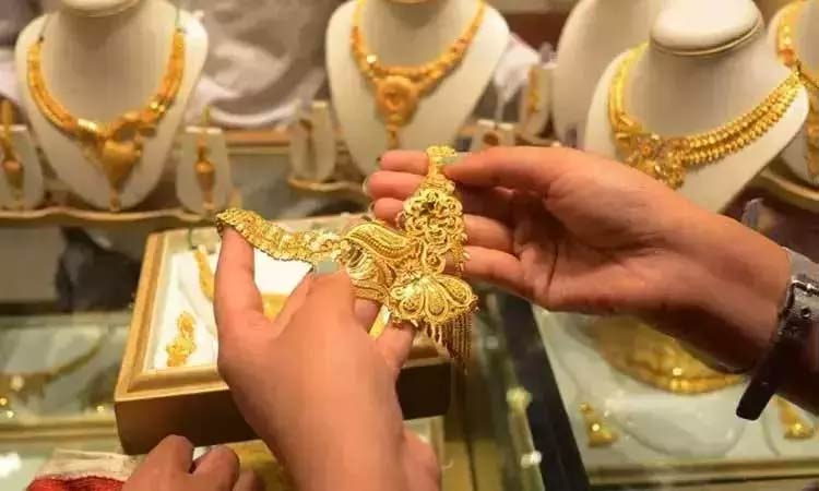 BREAKING: குட் நியூஸ்…! அதிரடியாக குறைந்தது தங்கம் விலை… மகிழ்ச்சியில் நகை பிரியர்கள்..!!!