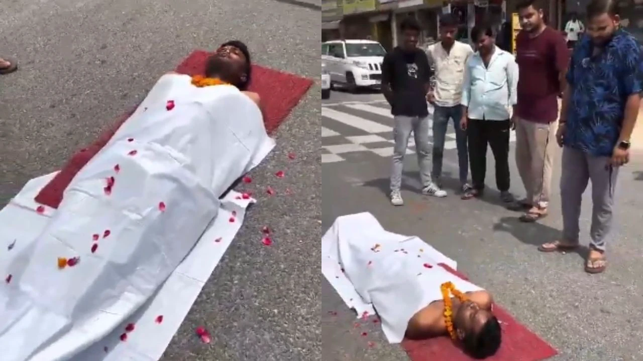 ரீல்ஸ் மோகம்…! ஒரு லைக்குக்காக நடுரோட்டில் பிணமான வாலிபர்…. வைரலாகும் அதிர்ச்சி வீடியோ..!!