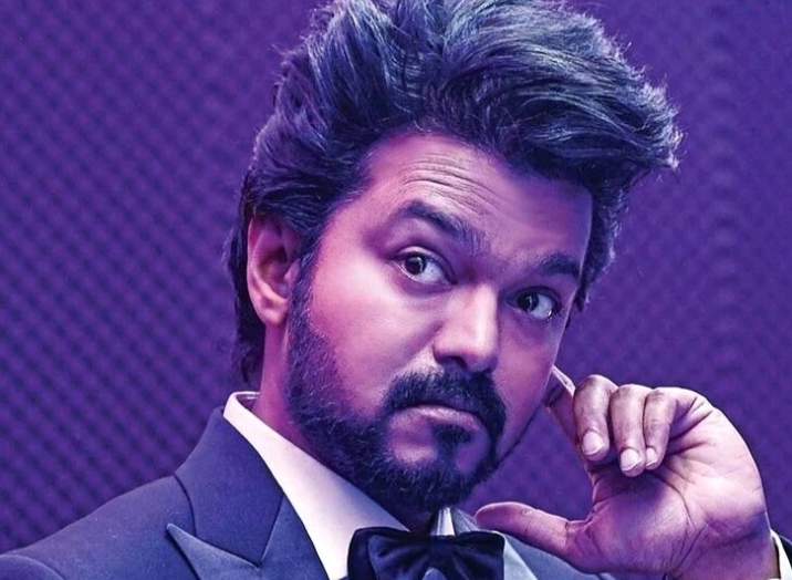 “500 பேருக்கு அன்னதானம்” 50 பேருக்கு இலவச டிக்கெட்… பட்டையை கிளப்பிய விஜய் ரசிகர்கள்…!!