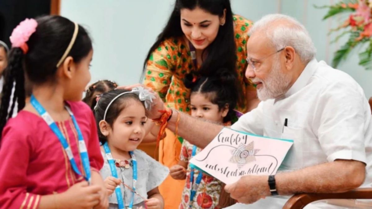 1000 ரூபாய் கட்டுங்க…. 50 லட்சத்துக்கு மேல வாங்கிக்கோங்க…. பிரதமர் மோடியின் அருமையான திட்டம்….!!