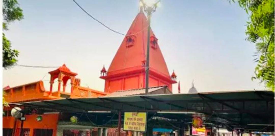 “இனி பக்தர்கள் கோவிலுக்கு இனிப்புகளை பிரசாதமாக கொண்டு வரக்கூடாது”… அதிரடியாக தடை விதித்த மாநில அரசு…!!!