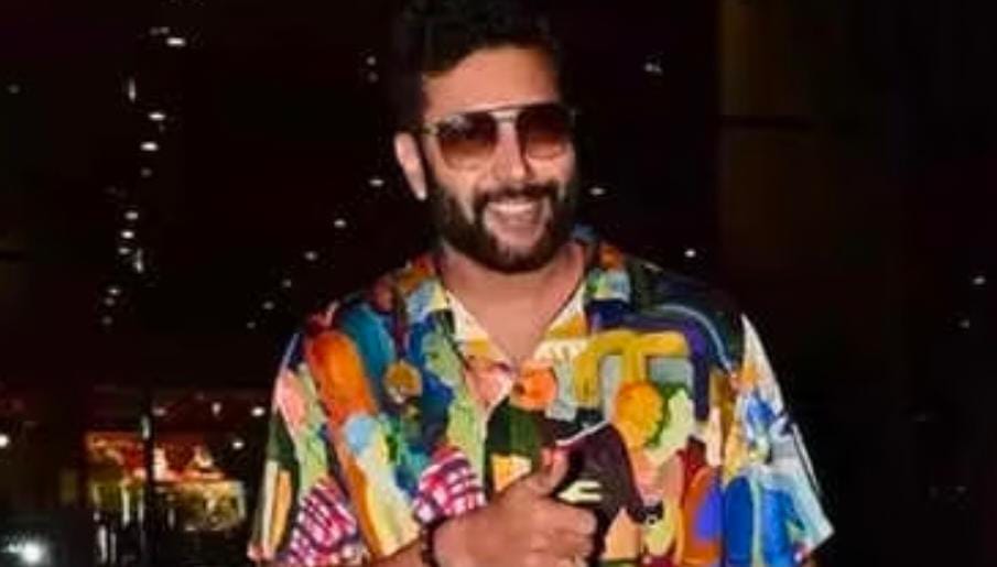 பாலிவுட்டிற்கு பறக்கும் ஜெயம் ரவி..!! சமூகவலைதளத்தில் அடிபட்ட பேச்சு..!!