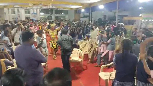 #மதுரை#: புத்தகத் திருவிழாவில் ஒலித்த பக்தி பாடல்…. ஆவேசமாக  சாமியாடிய பள்ளி மாணவிகள்…. பெரும் அதிர்ச்சி…!!