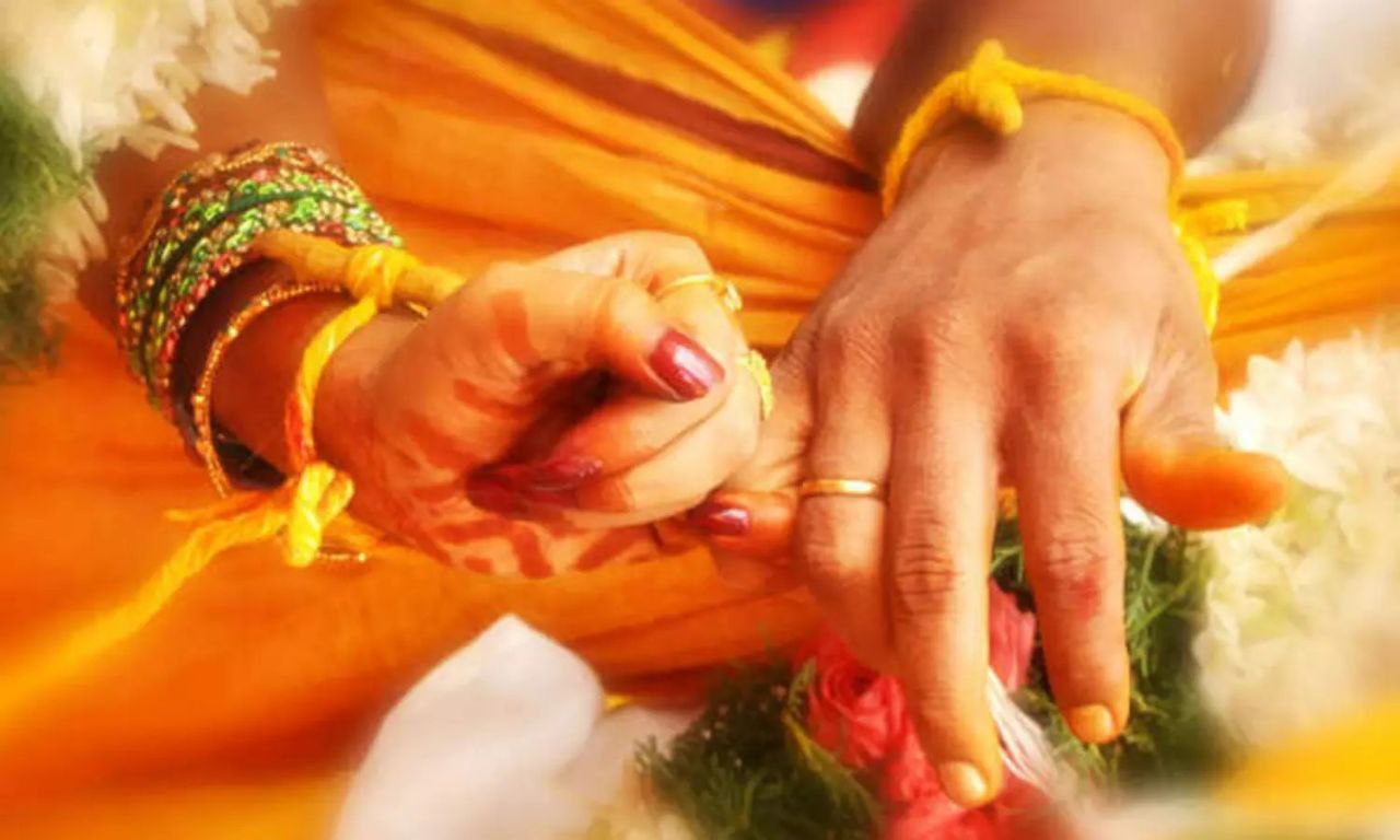 ஒரு ஆணுக்கு 2 மனைவி… கண்டிப்பா ரெண்டு திருமணம் செஞ்சாகணும்… இந்தியாவில் இப்படி ஒரு கிராமமா…? ஆச்சரிய தகவல்..!!