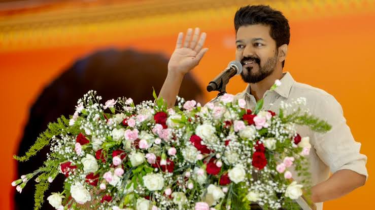 விஜய் கட்சியில் திமுக –  அதிமுக வின் முக்கியப் புள்ளிகள்… வெளியான தகவல்…!!