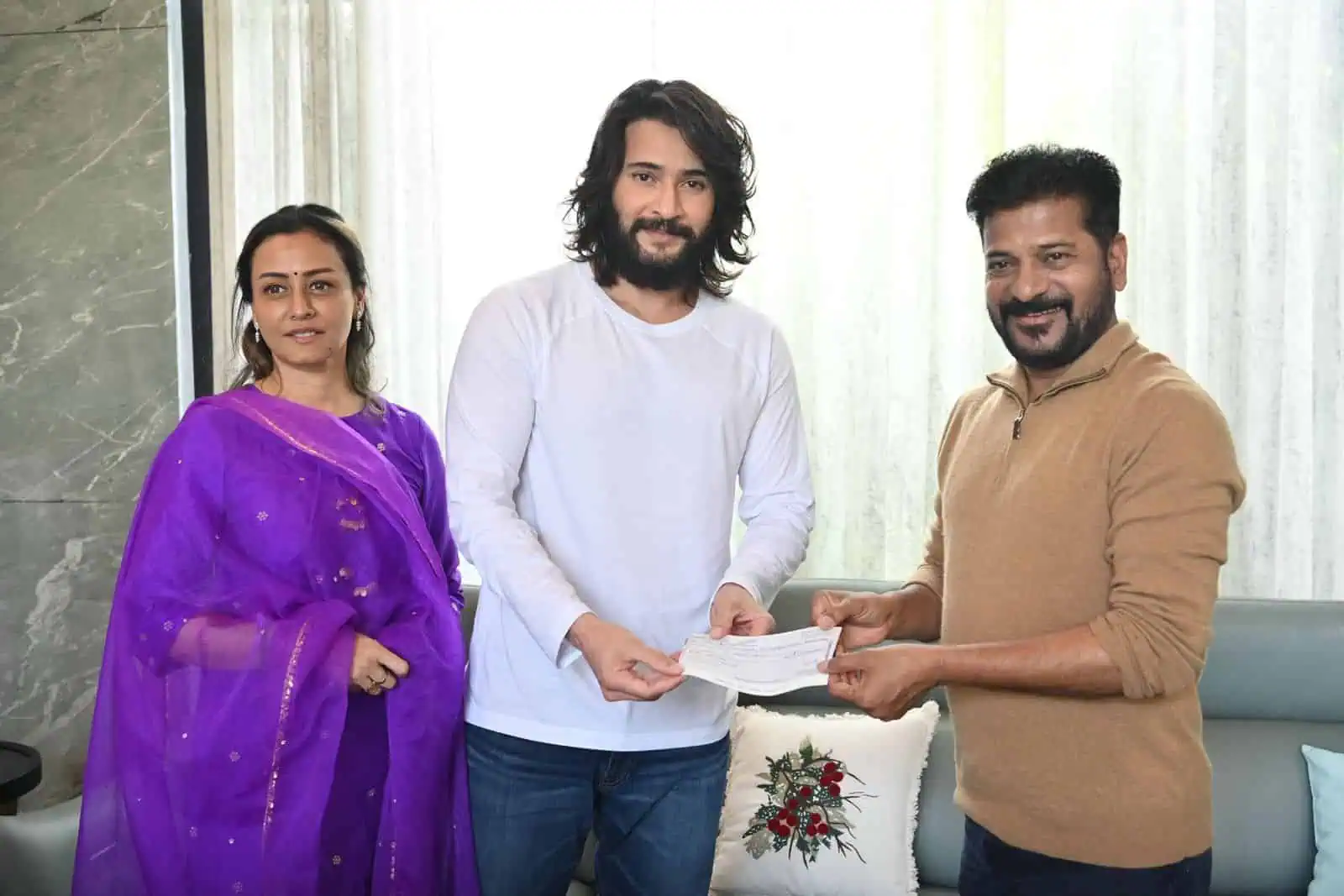 வெள்ளத்தால் பாதிக்கப்பட்ட மக்களுக்கு பெரிய தொகையை நிதியாக கொடுத்த மகேஷ் பாபு.. எவ்வளவு தெரியுமா..?