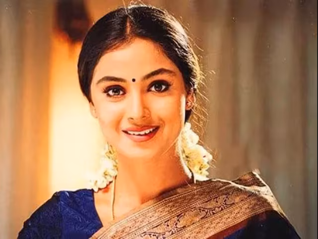 சின்ன வயசுல இருந்தே டார்ச்சர் தான்…..  “அதை இப்போ சொல்ல முடியாது” பாலியல் சீண்டல் குறித்து சிம்ரன் கருத்து…!!