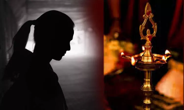 வீட்டில் விளக்கேற்றிய இளம்பெண்… கண்ணிமைக்கும் நேரத்தில் நடந்த விபரீதம்… ஐயோ இப்படியா நடக்கணும்… கதறும் குடும்பத்தினர்..!!