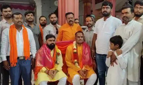 கௌரி லங்கேஷ் படுகொலை வழக்கு… ஜாமினில் வெளியே வந்த குற்றவாளிகளுக்கு இந்து அமைப்பினர் வரவேற்பு…!!!