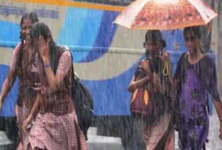 புதுச்சேரியில் இன்று  பள்ளி, கல்லூரிகளுக்கு விடுமுறை…. தமிழகத்திலும் 7 மாவட்டங்களுக்கு விடுமுறை வழங்கி உத்தரவு…!!