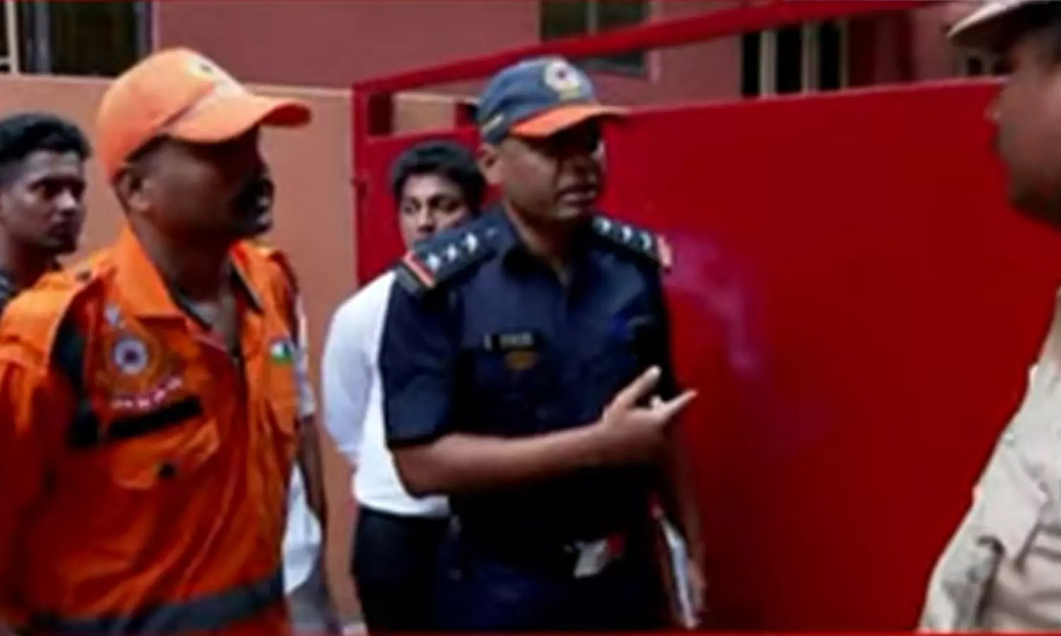 தனியார் பள்ளி வாயு கசிவு… தகராறில் ஈடுபட்ட பெற்றோர்கள்… மயக்கம் அடைந்த மாணவர்களின் நிலை என்ன?… பரபரப்பு சம்பவம்…!!