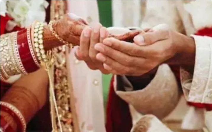 அரசு திட்டத்தில் உதவி பெறுவதற்காக… திருமணம் செய்து கொண்ட அண்ணன்- தங்கை… உ.பியில் அரங்கேறிய பகீர் மோசடி…!!!