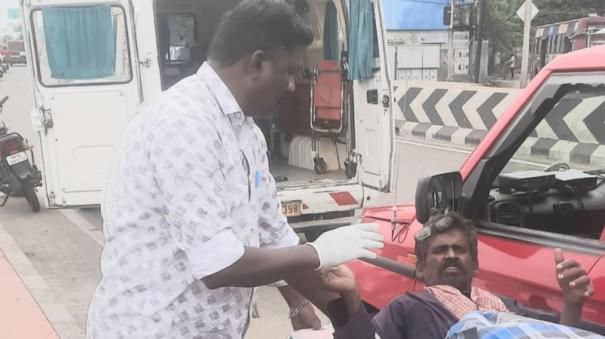 “பிறப்புறுப்பில் 2 கிலோ எடையுள்ள கட்டி”… நடக்க முடியாமல் மயங்கி விழுந்த நபர்… ஓடோடி சென்று உதவிய ரெட் கிராஸ் அமைப்பினர்…!!!