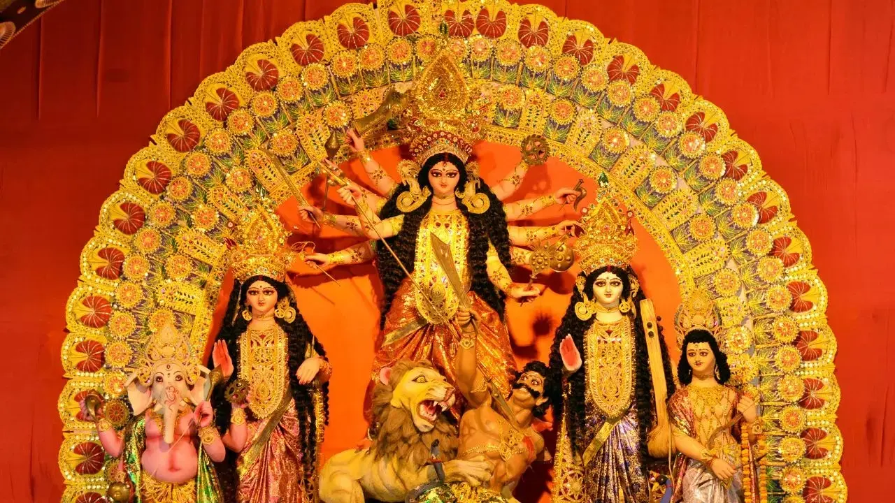 “வங்கதேசத்தில் துர்கா பூஜை  கொண்டாட்டம்”… இந்துக்கள் மீது தொடர் தாக்குதல்… இந்தியா கடும் கண்டனம்….!!!