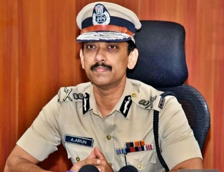 ரவுடிகளுக்கு பாடம் நடத்த போறீங்களா…? கொஞ்சம் நேர்ல வாரீங்களா… சென்னை கமிஷனர் அருணுக்கு பறந்த நோட்டீஸ்…!!!