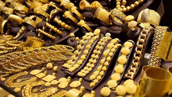 Breaking: தங்கம் விலை புதிய உச்சம்… ரூ.57,000-ஐ தாண்டியதால் அதிர்ச்சியில் நகை பிரியர்கள்….!!!