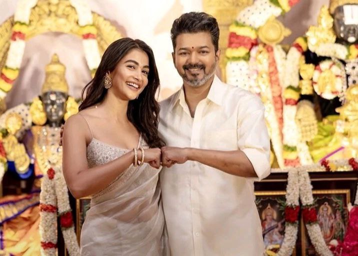 வேஷ்டி சட்டையில் கெத்து காட்டிய தளபதி… சிறப்பாக நடைபெற்ற தளபதி 69 பட பூஜை… வைரலாகும் போட்டோஸ்…!!!