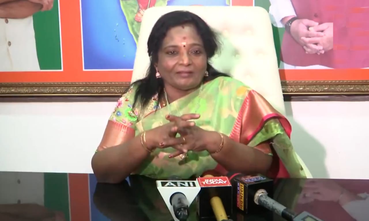 “ராகுலுக்கு பதில் பிரியங்கா”… இதுதான் வாரிசு அரசியல்… காங்கிரசை கடுமையாக சாடிய  பாஜக தமிழிசை…!!