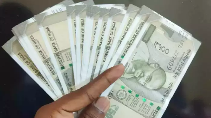 உங்க அக்கவுண்டிற்கு மாதந்தோறும் வரும் ரூ.5000…. யாருக்கெல்லாம் கிடைக்கும் தெரியுமா…!!!