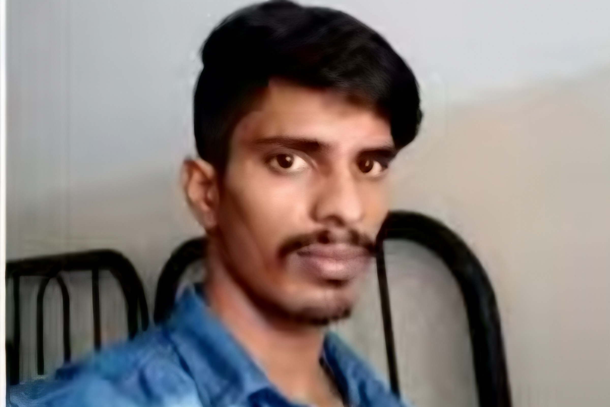 ஒரு தலை காதலால் விபரீதம்…. ஆசிரியை குத்திக் கொலை….!!