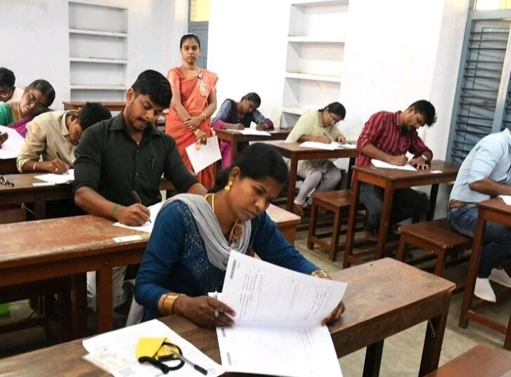 TNPSC தேர்வுகளில் கூடுதலாக இனி இந்த நிற பேனாவை மட்டும் தான் பயன்படுத்த வேண்டும்… வெளியான அதிரடி அறிவிப்பு…!!!