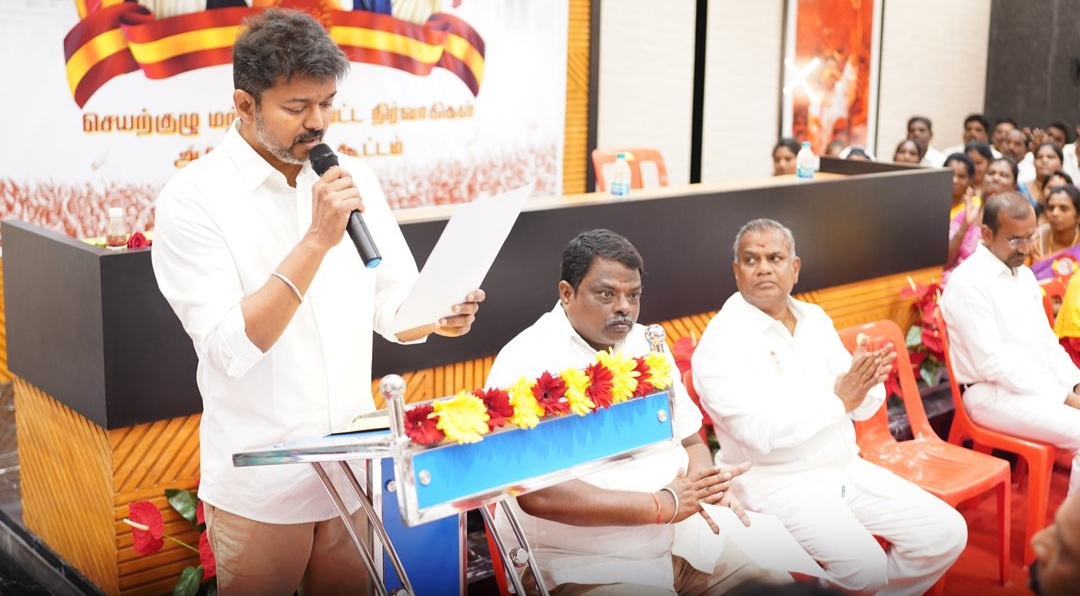 “பாஜக, திமுகவை டார்கெட் செய்த விஜய்”… தவெக செயற்குழு கூட்டத்தில் நிறைவேற்றப்பட்ட 26 தீர்மானங்கள்… என்னென்ன தெரியுமா..?