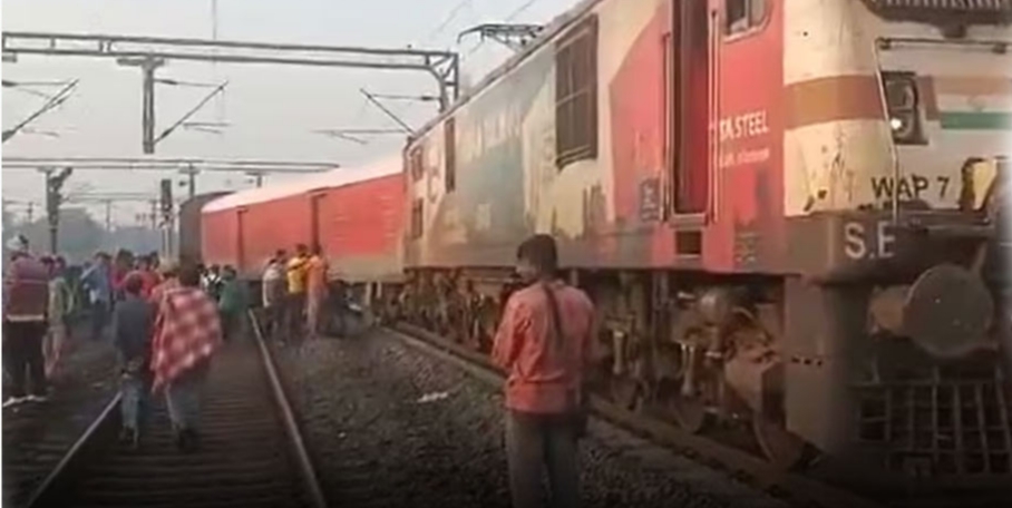 Breaking: மீண்டும் ஒரு ரயில் விபத்து… 4 பெட்டிகள் தடம் புரண்டது… அதிர்ஷ்டவசமாக உயிர் தப்பிய பயணிகள்..!!