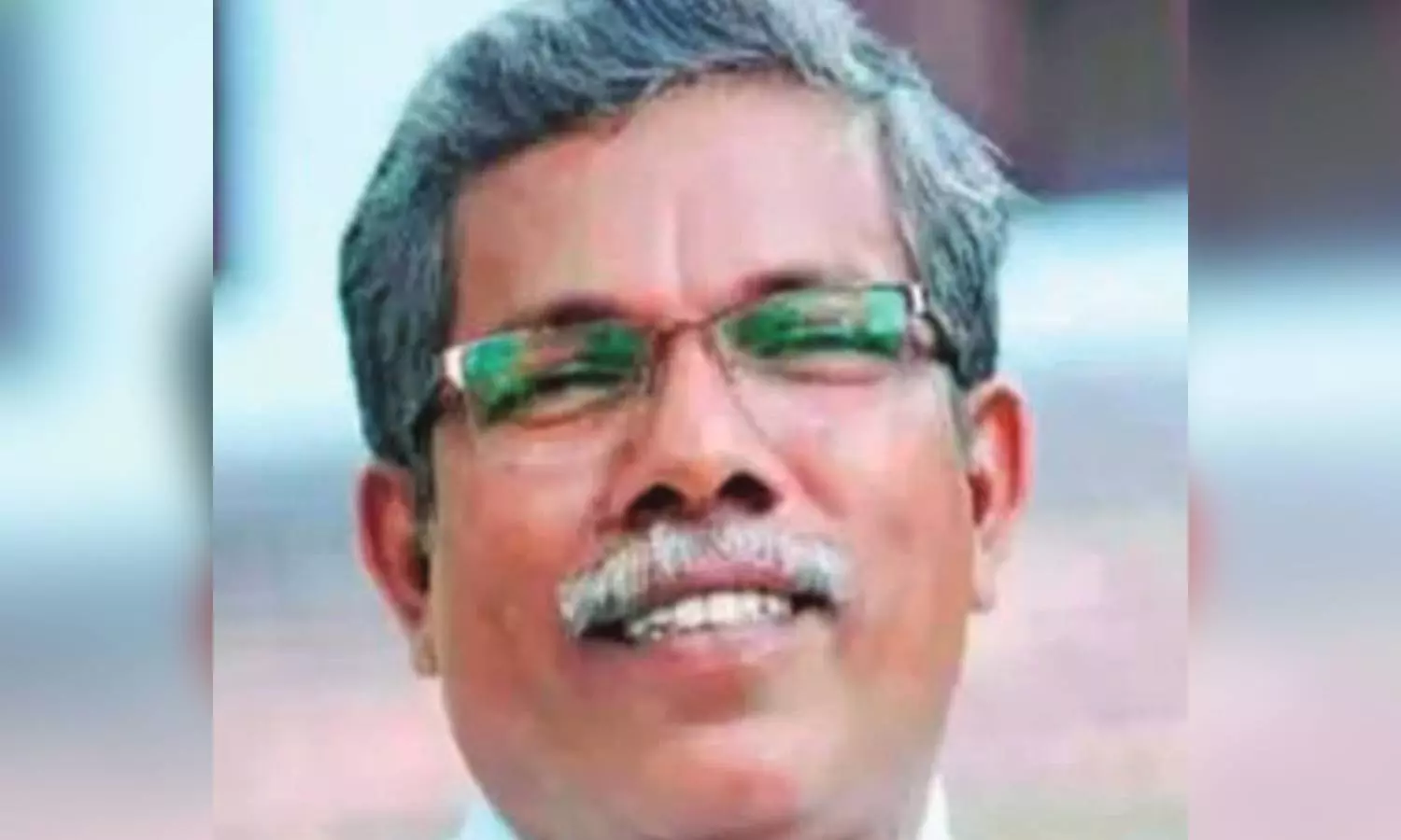 ஆசிரியரே இப்படி செய்யலாமா…. மாணவிக்கு நடந்த கொடூரம்…. அதிர்ச்சியில் பெற்றோர்….!!!