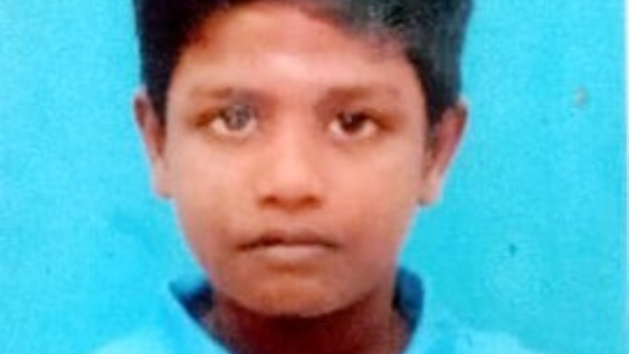 “விளையாடிட்டு இருந்த பிள்ளைக்கு இப்படி ஆகிட்டே”… துடிதுடித்து இறந்த சிறுவன்…. மகனை இழந்து தவிக்கும் பெற்றோர்…!!