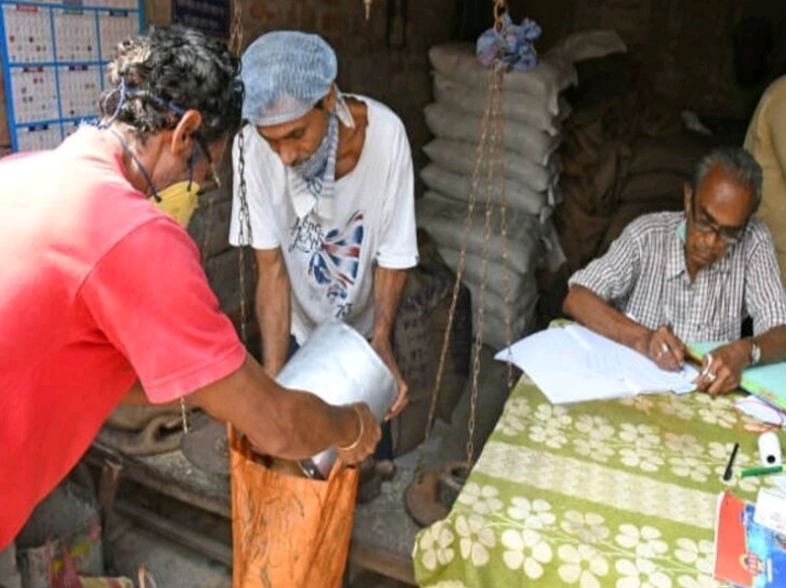மழை பாதிப்பு…! ரேஷன் கடைகளில் 2 மாதங்களுக்கு பொருட்கள் இலவசம்…? வெளியான மிக முக்கிய தகவல்..!!