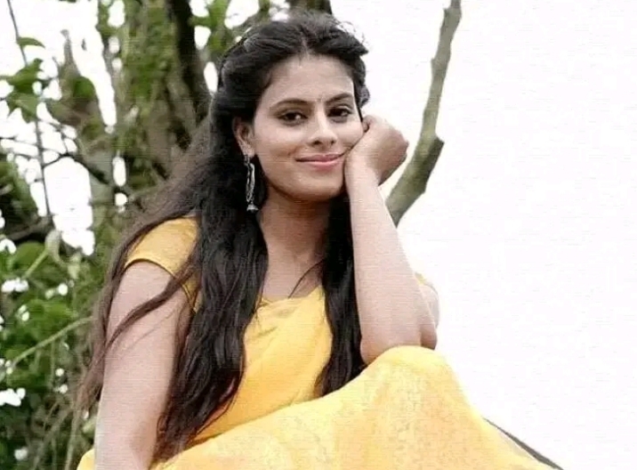 பிரபல நடிகை 30 வயதில் வீட்டில் சடலமாக மீட்பு… தற்கொலை செய்து கொண்டாரா…? அதிர்ச்சியில் திரையுலகினர்…!!