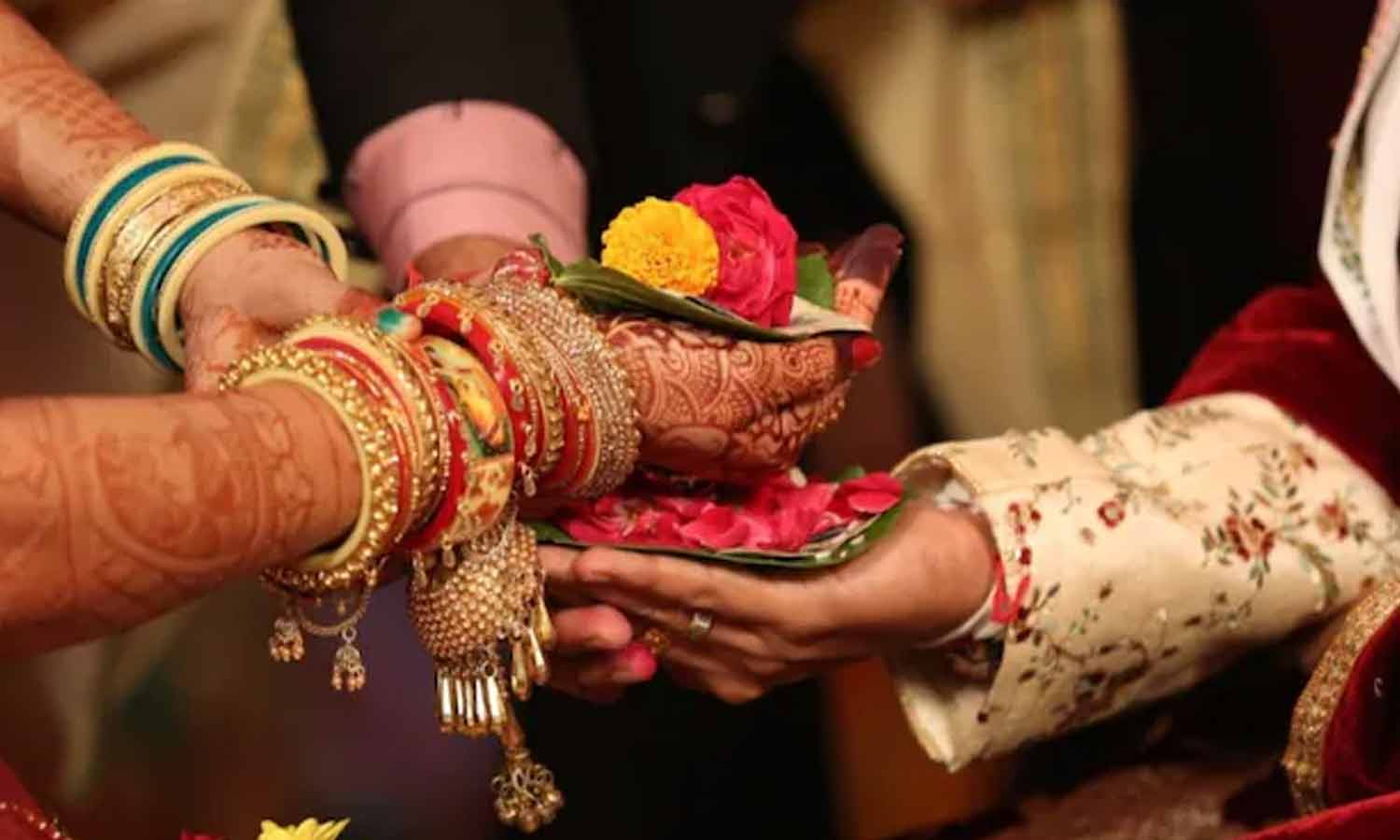 போலி திருமண வலைதளங்கள்…. ஆசை வார்த்தை பேசி 500 பேரிடம் பல லட்சம் ரூபாய் மோசடி…. அம்பலமான பகீர் உண்மை…!!!