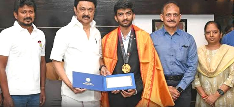 தமிழ்நாட்டிற்கே பெருமை… உலக செஸ் சாம்பியன்ஷிப் பட்டத்தை வென்ற குகேஷுக்கு முதல்வர் ஸ்டாலின், துணை முதல்வர் உதயநிதி வாழ்த்து…!!!