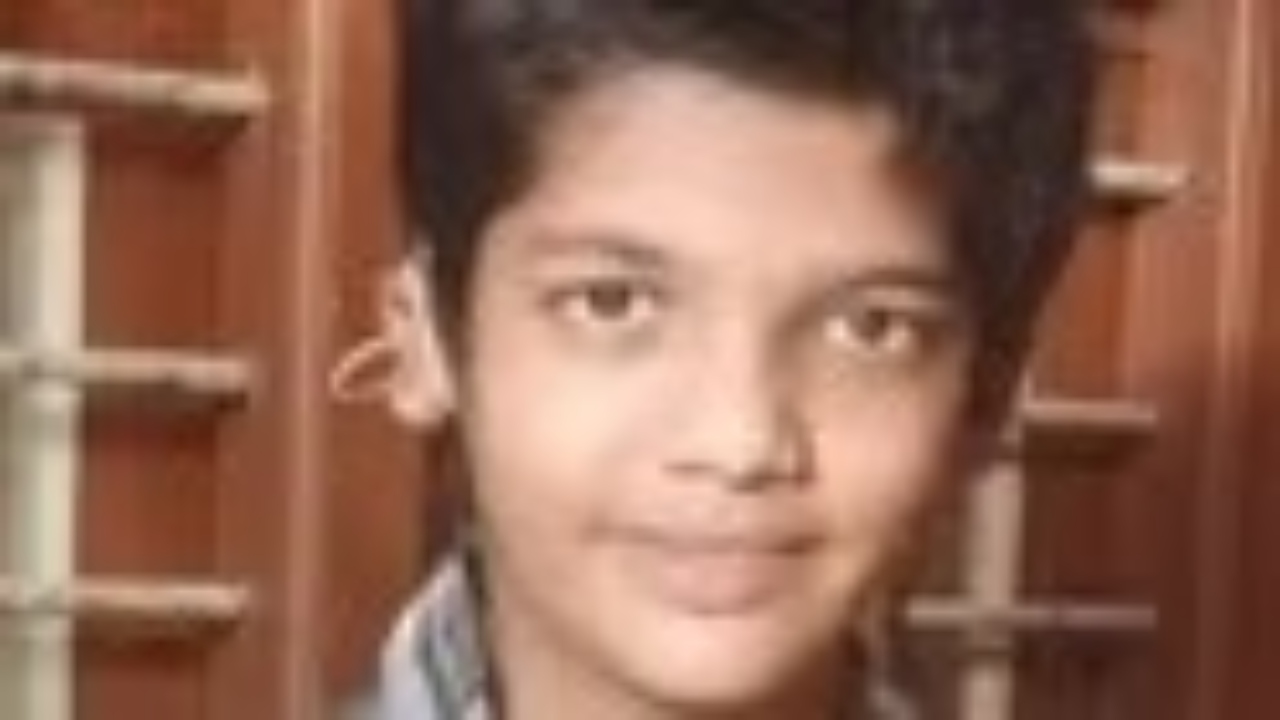 “என் பிள்ளை என்னை விட்டு போயிட்டானே…” மகனை பார்த்து கதறி அழுத பெற்றோர்…. பெரும் சோகம்…!!
