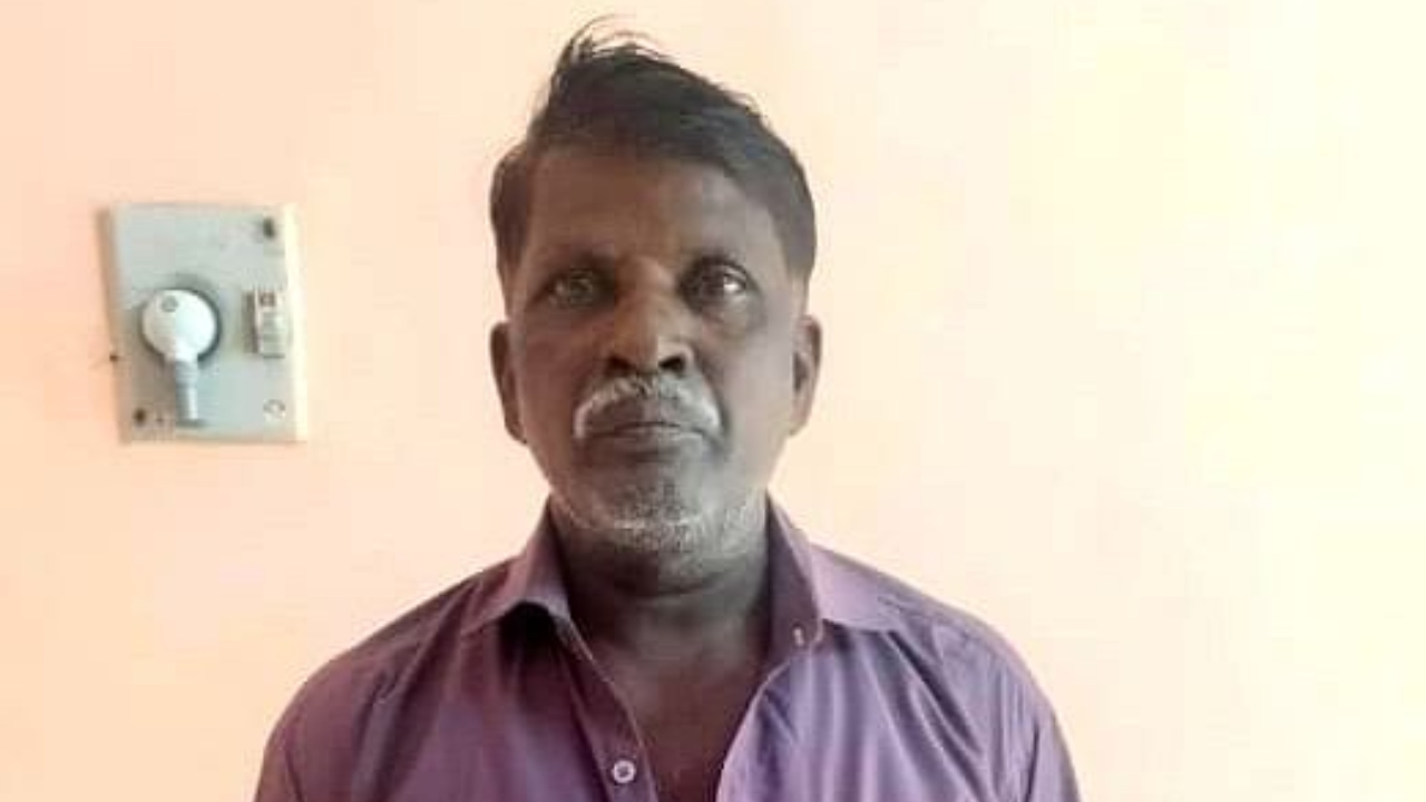 “அம்மா.. அந்த அங்கிள் என்னை….”அலறியடித்து ஓடி வந்த 11 வயது சிறுமி…. மாநகராட்சி பணியாளரை தட்டி தூக்கிய போலீஸ்…!!