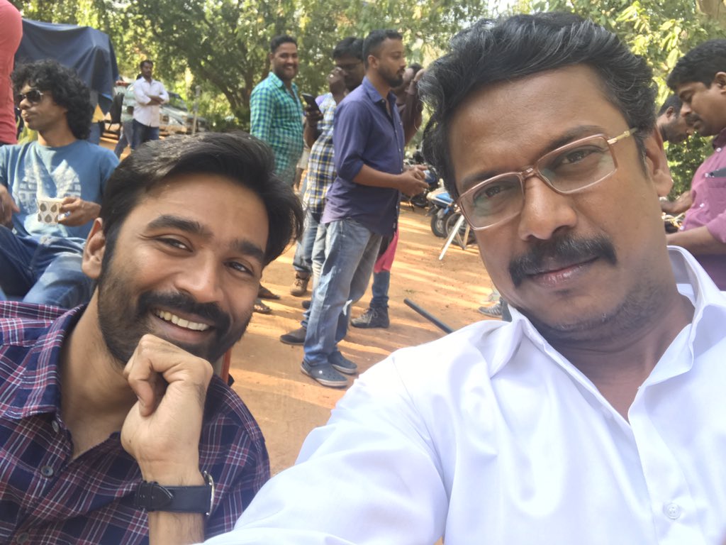 சினிமா மீது அவ்ளோ காதல்…. தனுஷ் பற்றி பேசிய சமுத்திரகனி….!!
