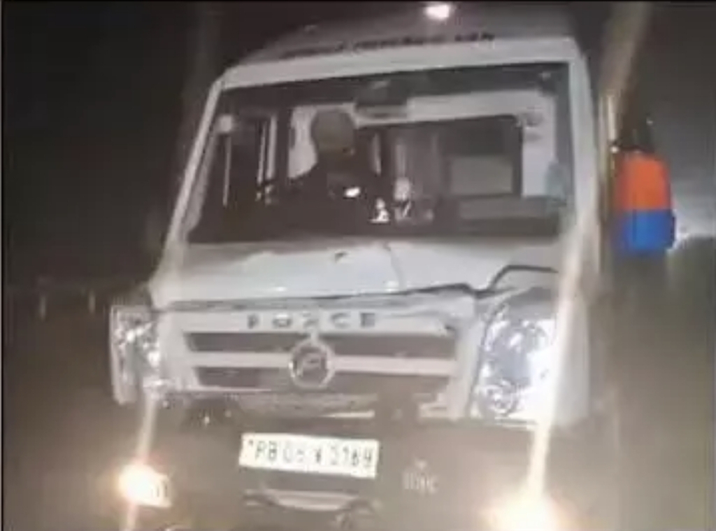 காலிஸ்தான் பயங்கரவாதிகள் சுட்டுக்கொலை…. சடலத்துடன் சென்ற ஆம்புலன்ஸ் விபத்து….!!