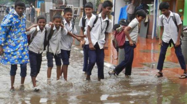 FLASH: தமிழகத்தில் இன்று 21 மாவட்டங்களில் பள்ளிகளுக்கு விடுமுறை….!!!