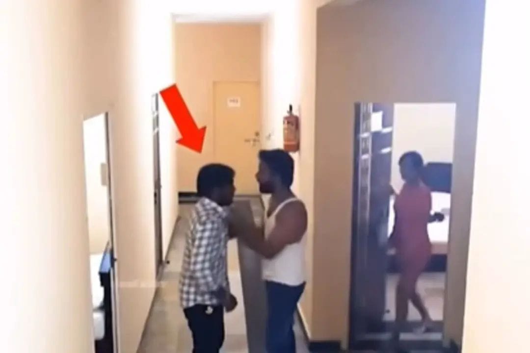 உன் கூட இருக்கிறது என் பொண்டாட்டி… டேய் அவ  என்னோட பொண்டாட்டி.‌.. ரூம்‌ போட்ட ஆண்களுக்கு காத்திருந்த ஷாக்… வீடியோ வைரல்…!!