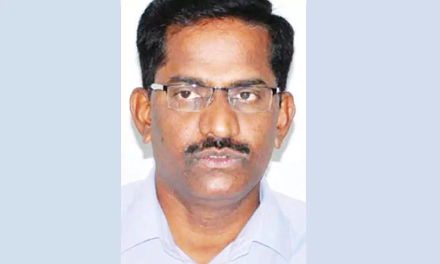எனக்கு அரசு வேலையெல்லாம் வேண்டாம்…. கலெக்டர் பதவியை உதறி தள்ளிய ஊழியர்…. துறவியாகும் ஆச்சரிய சம்பவம்….!!!!