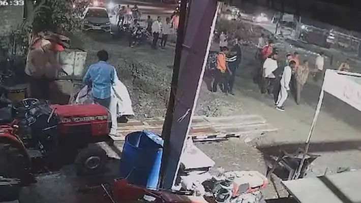 3வது பெண் குழந்தையா….? மனைவியை உயிருடன் எரித்த கணவர்…. கொடூரத்தின் உச்சம்….!!