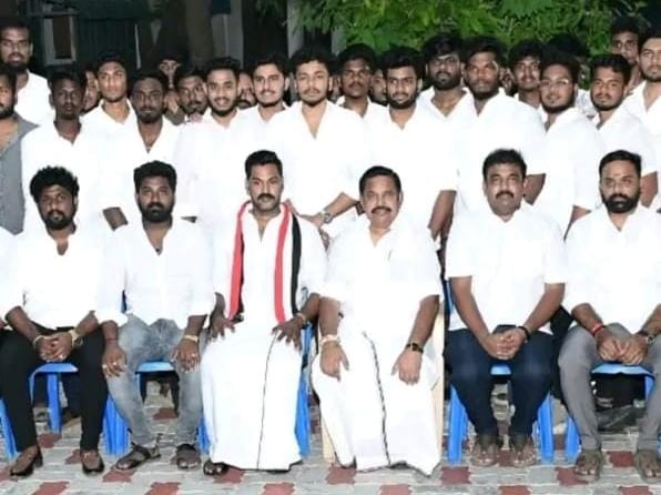 எடப்பாடி பழனிச்சாமி முன்னிலையில் பிரபல நடிகர் உட்பட 700 பேர் அதிமுகவில் இணைந்தனர்…!!!